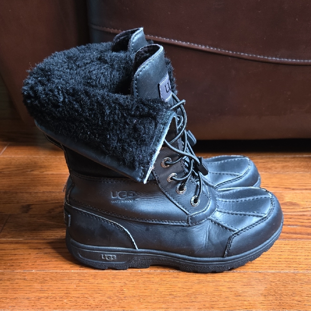 UGG Black Leather Winter Boots with Shearling